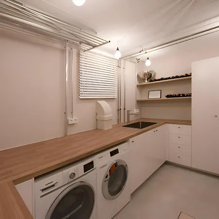 Apartment - Stellar Haven Deluxe With Cosmic Design - 3-room Space-themed 75 Qm - Location - Balcony - Renovated 2024 With Tv & Netflix - Full Kitchen - Free Parking - Near Metro & Airport - Galaxy-inspired Interior - *