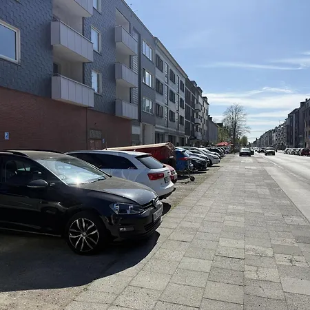 Apartment - Stellar Haven Deluxe With Cosmic Design - 3-room Space-themed 75 Qm - Location - Balcony - Renovated 2024 With Tv & Netflix - Full Kitchen - Free Parking - Near Metro & Airport - Galaxy-inspired Interior -